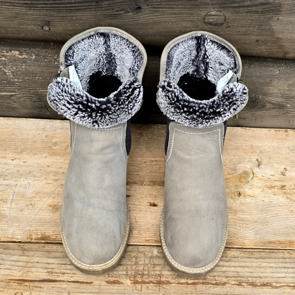G.H. Bass & Co. Haley Taupe Nubuck Leather, Faux Fur Lined Winter Boots. WMS 9M